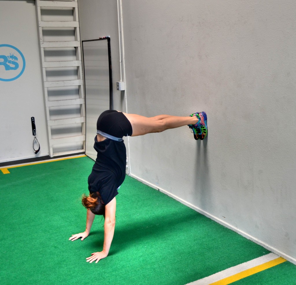 beginner-handstand-wall-hold