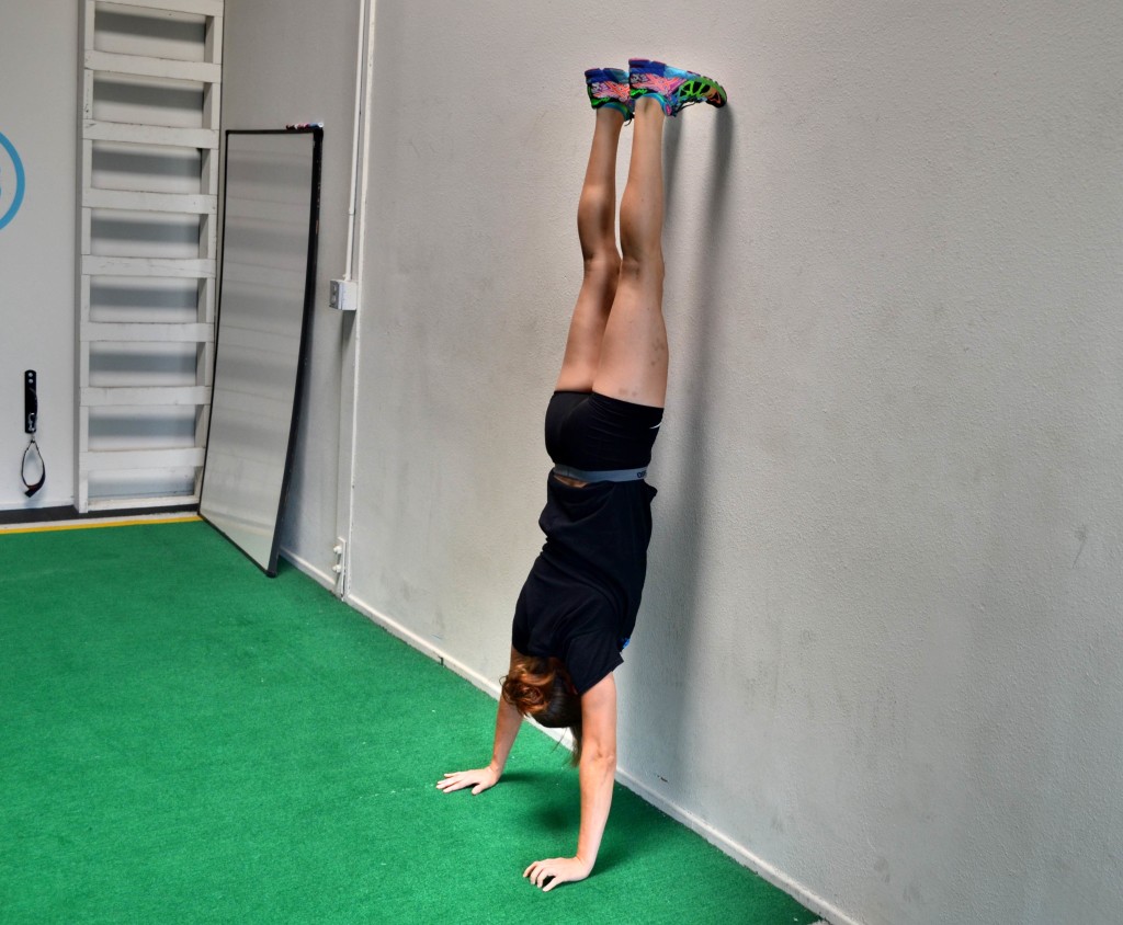 advanced-handstand-wall-hold