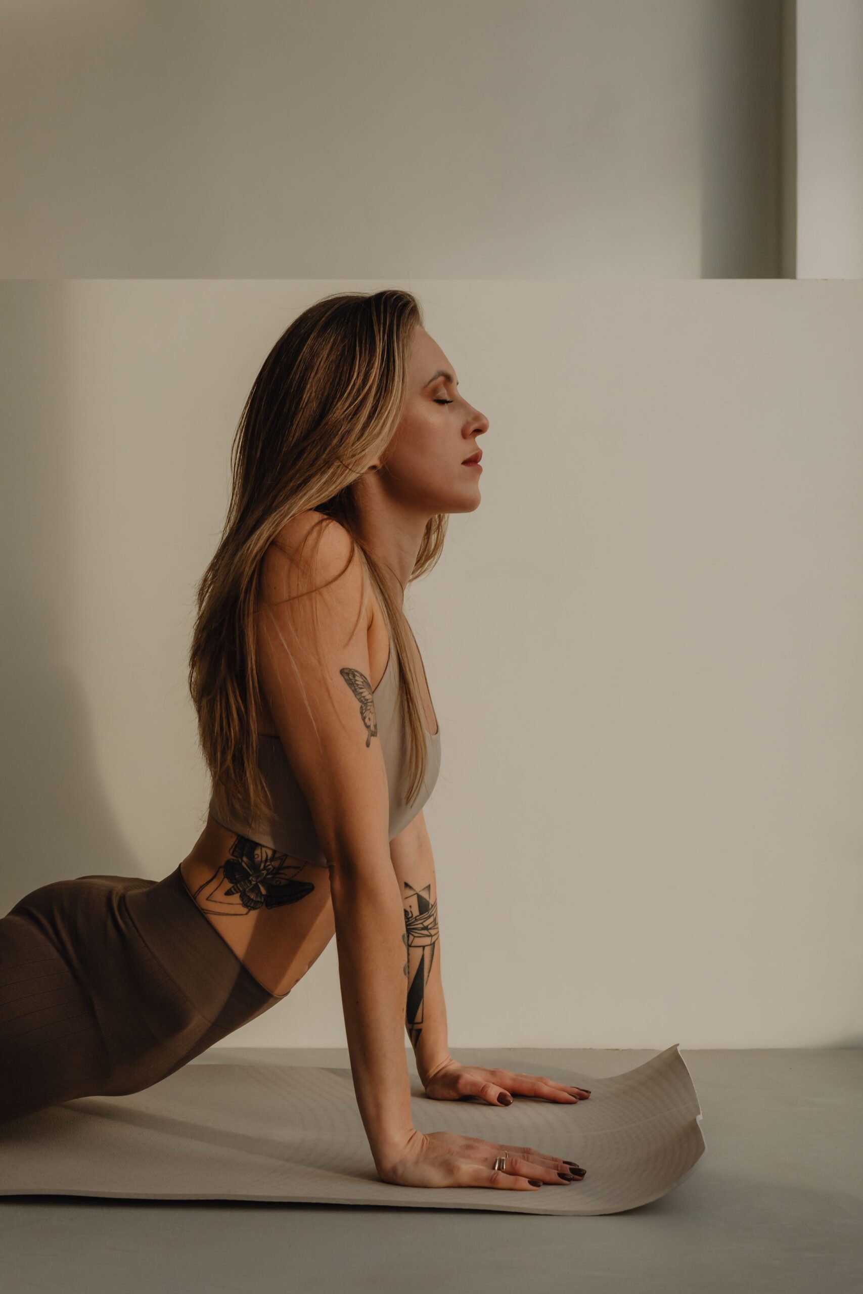 kaboompics_young-woman-practicing-yoga-at-home-28688